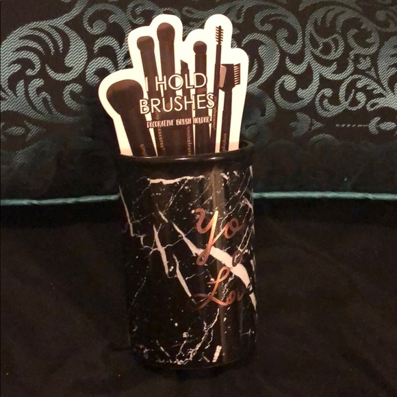 Decorative brush holder - Picture 2 of 2